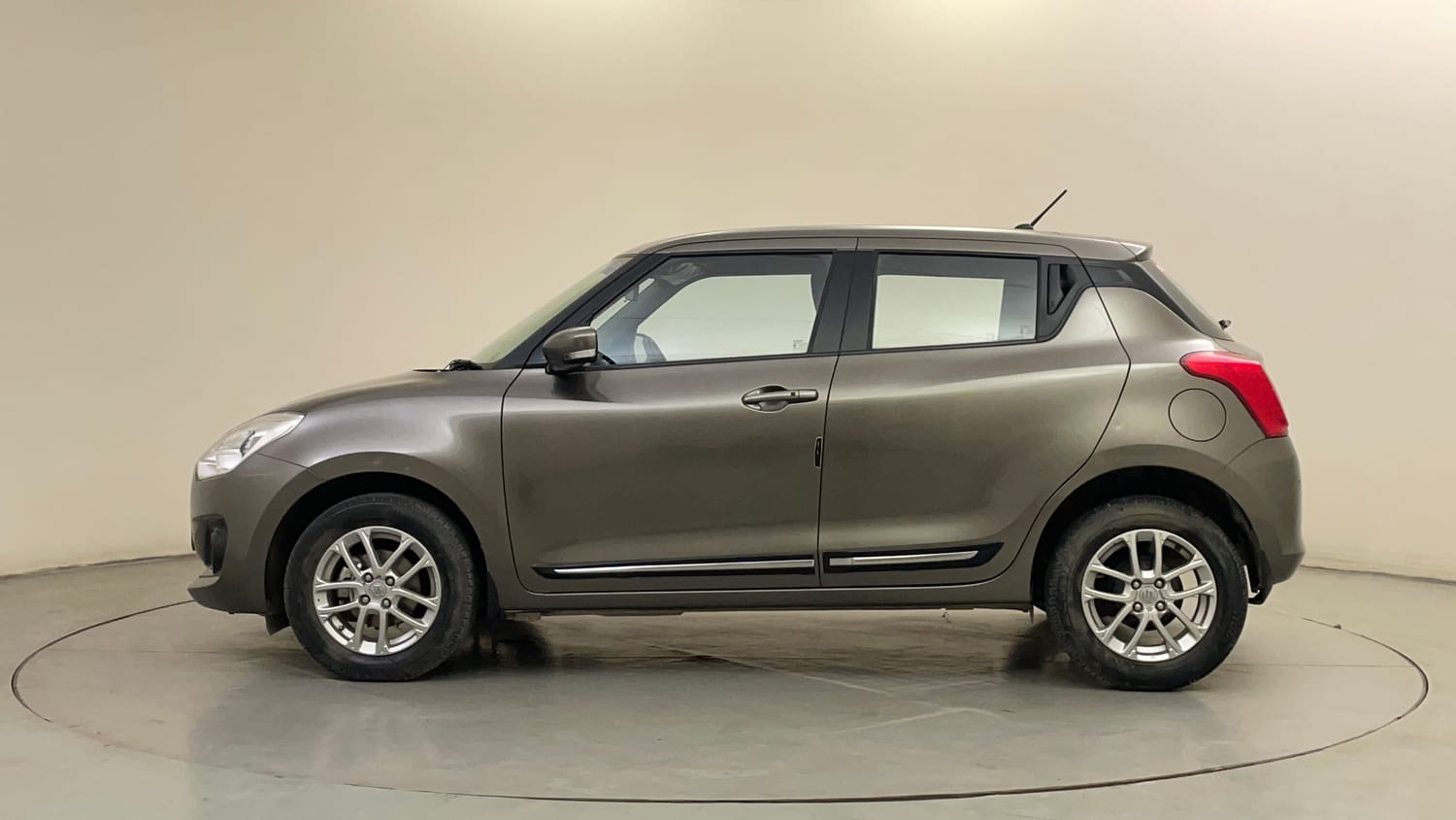 Used 2023 Maruti Suzuki Swift ZXi AMT Petrol Automatic exterior LEFT SIDE VIEW