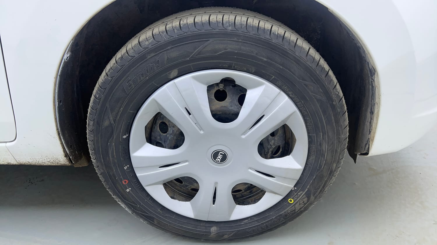 Used 2017 Maruti Suzuki Celerio VXi Petrol Manual tyres RIGHT FRONT TYRE RIM VIEW