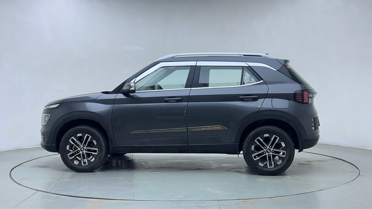 Used 2025 Hyundai Venue S (O) 1.2 Petrol Petrol Manual exterior LEFT SIDE VIEW