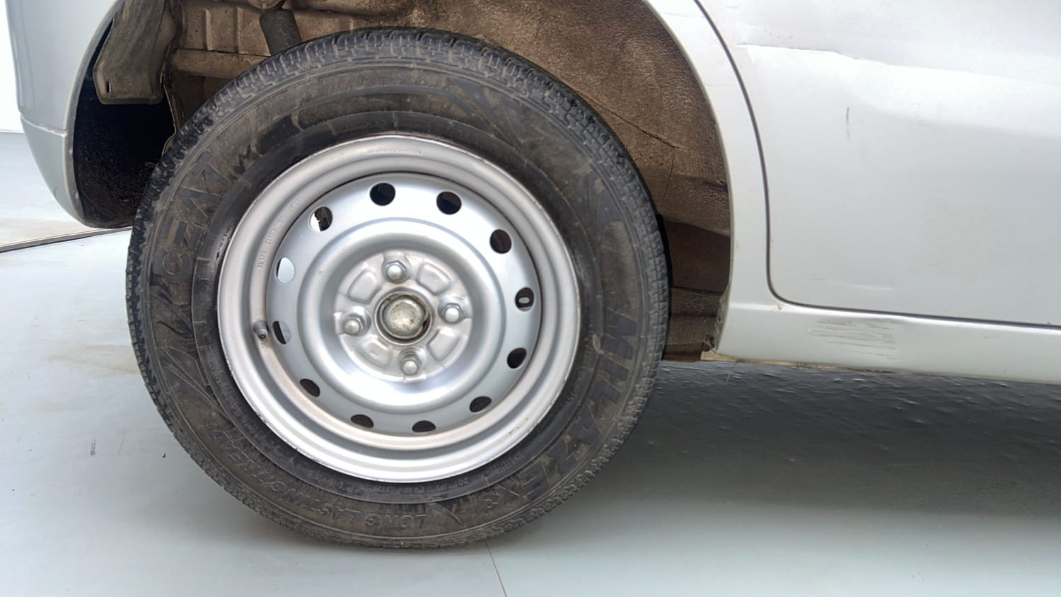 Used 2016 Maruti Suzuki Wagon R LXI CNG Cng Manual tyres RIGHT REAR TYRE RIM VIEW