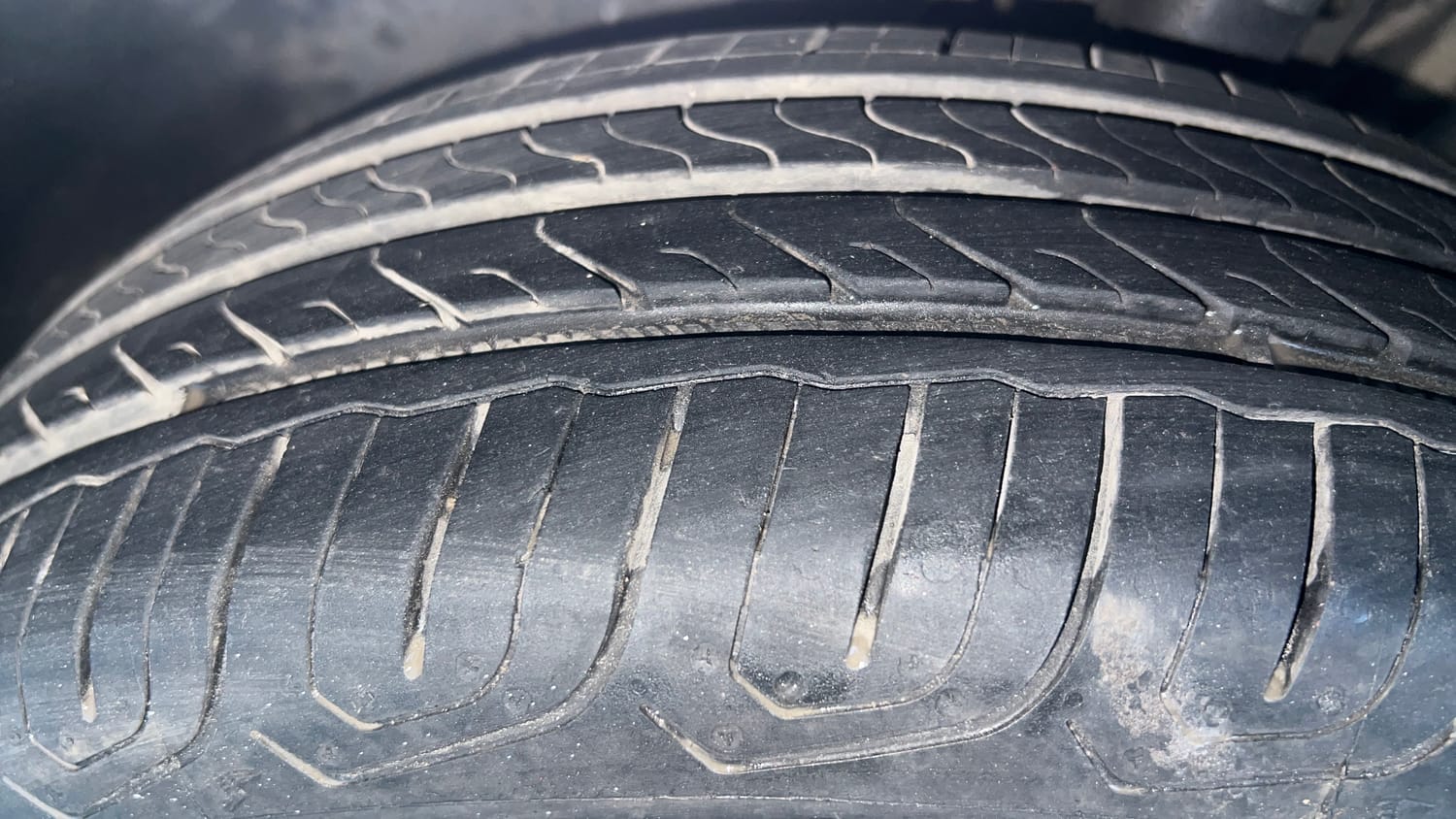 Used 2018 Volkswagen Ameo Trendline 1.0L (P) Petrol Manual tyres LEFT FRONT TYRE TREAD VIEW