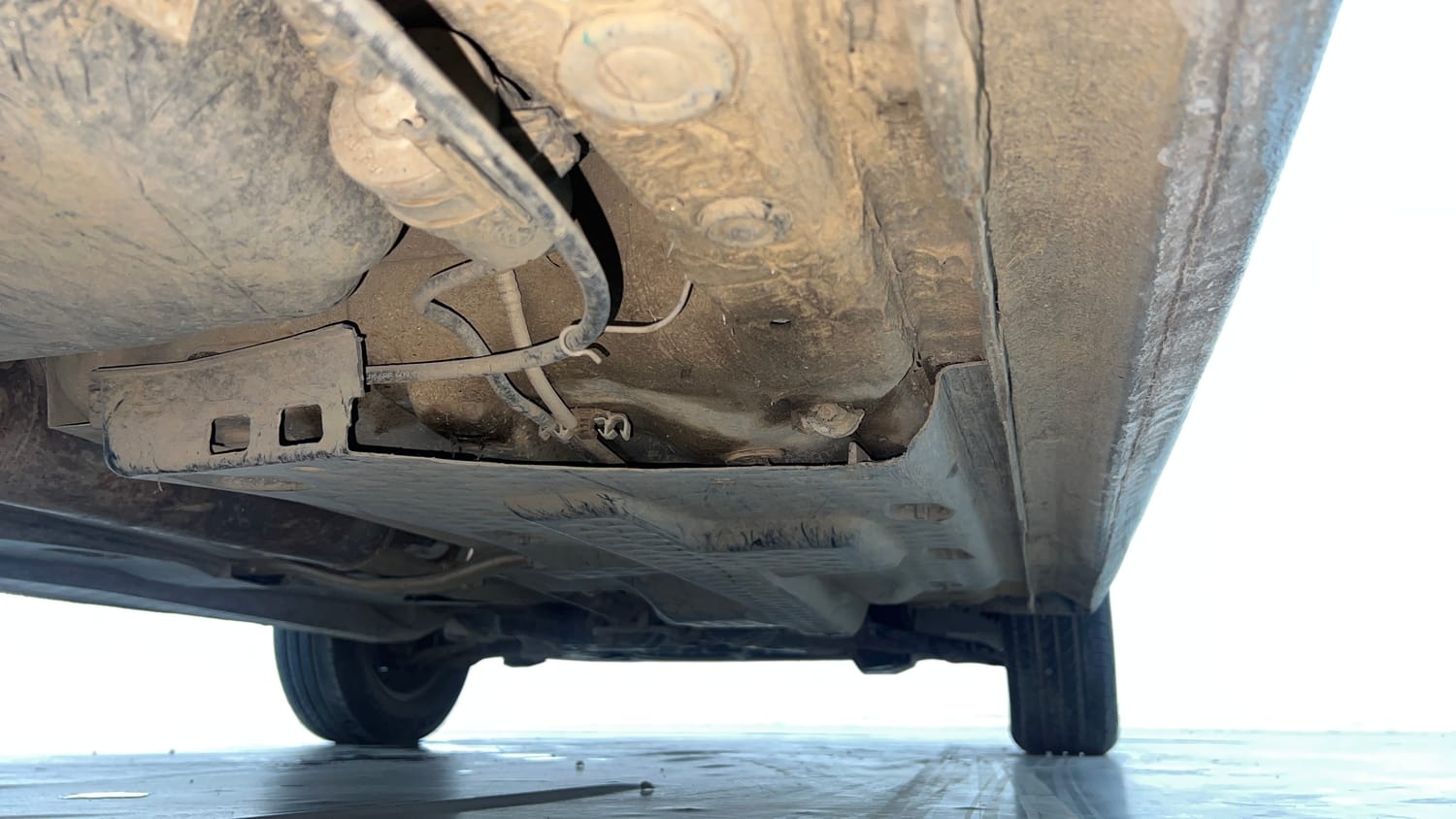 Used 2018 Volkswagen Ameo Trendline 1.0L (P) Petrol Manual extra REAR RIGHT UNDERBODY VIEW