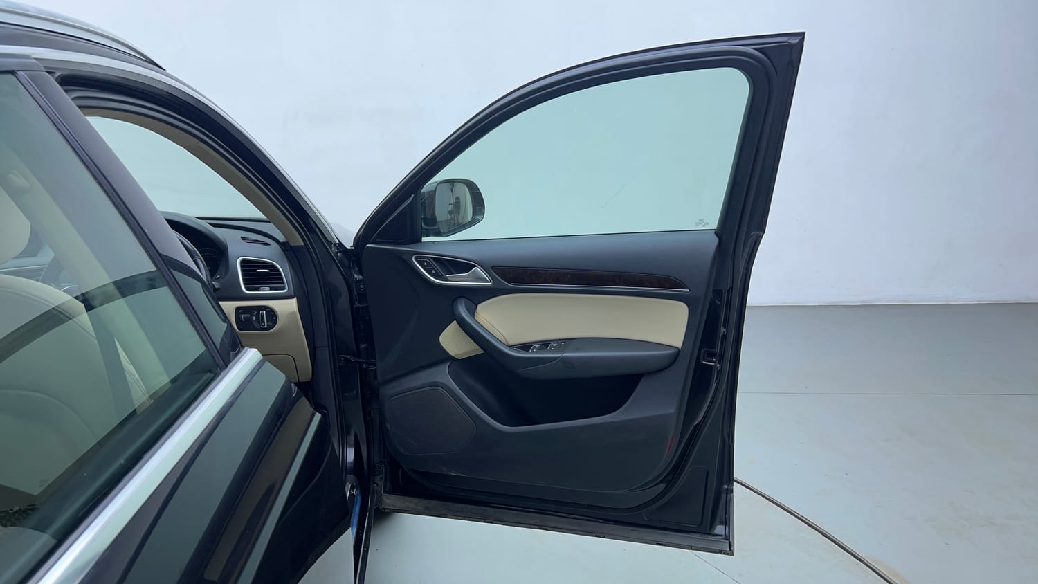 Used 2019 Audi Q3 30 TFSI Premium Petrol Automatic interior RIGHT FRONT DOOR OPEN VIEW