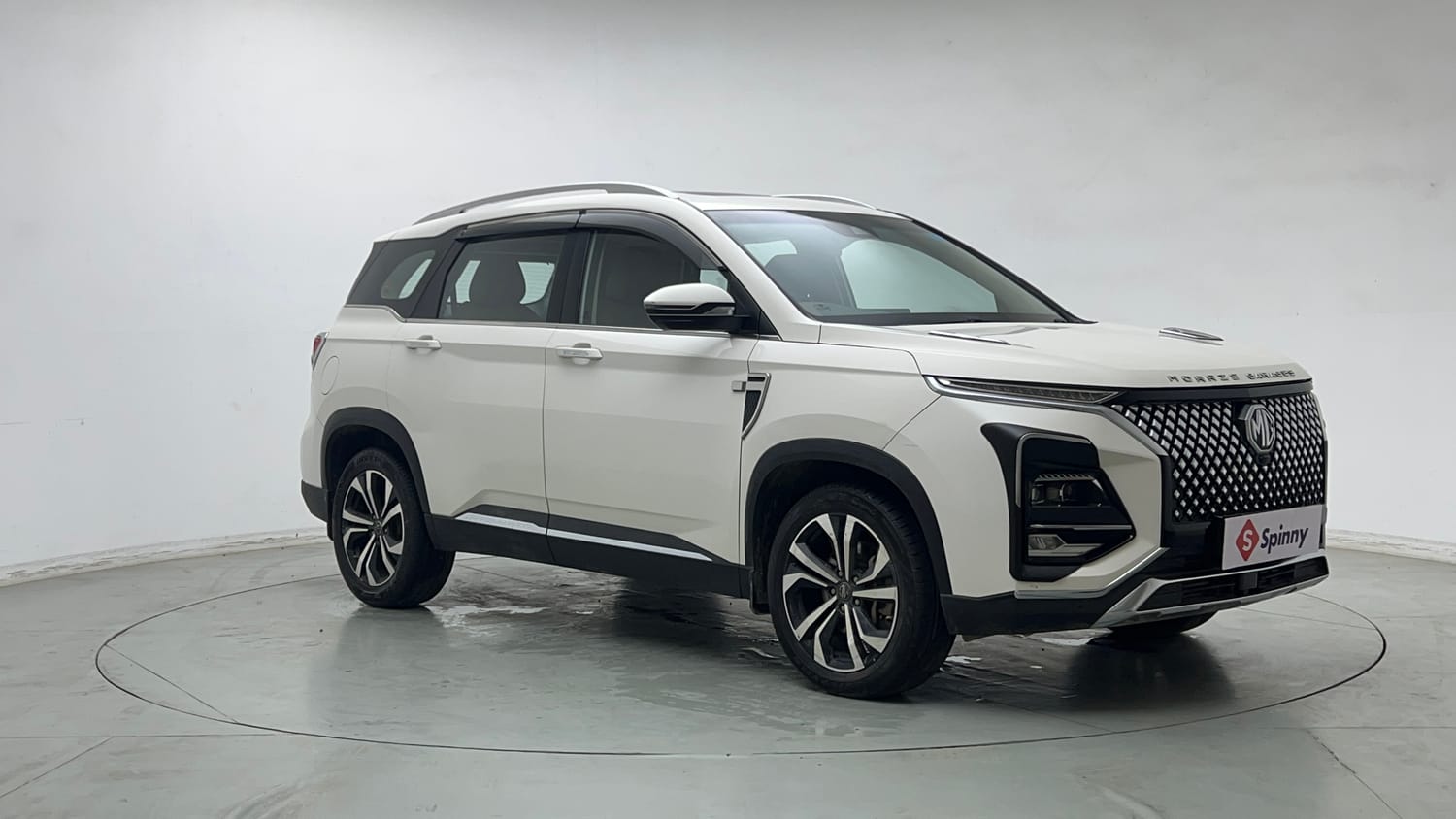 Used 2023 MG Motors Hector Plus Savvy Pro 1.5 Turbo Petrol CVT 6 STR Petrol Automatic exterior RIGHT FRONT CORNER VIEW