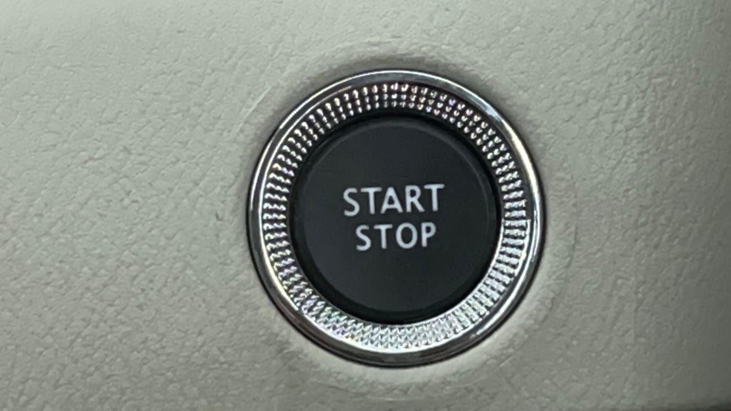 Used 2023 Nissan Magnite XV Petrol Manual top_features Keyless start