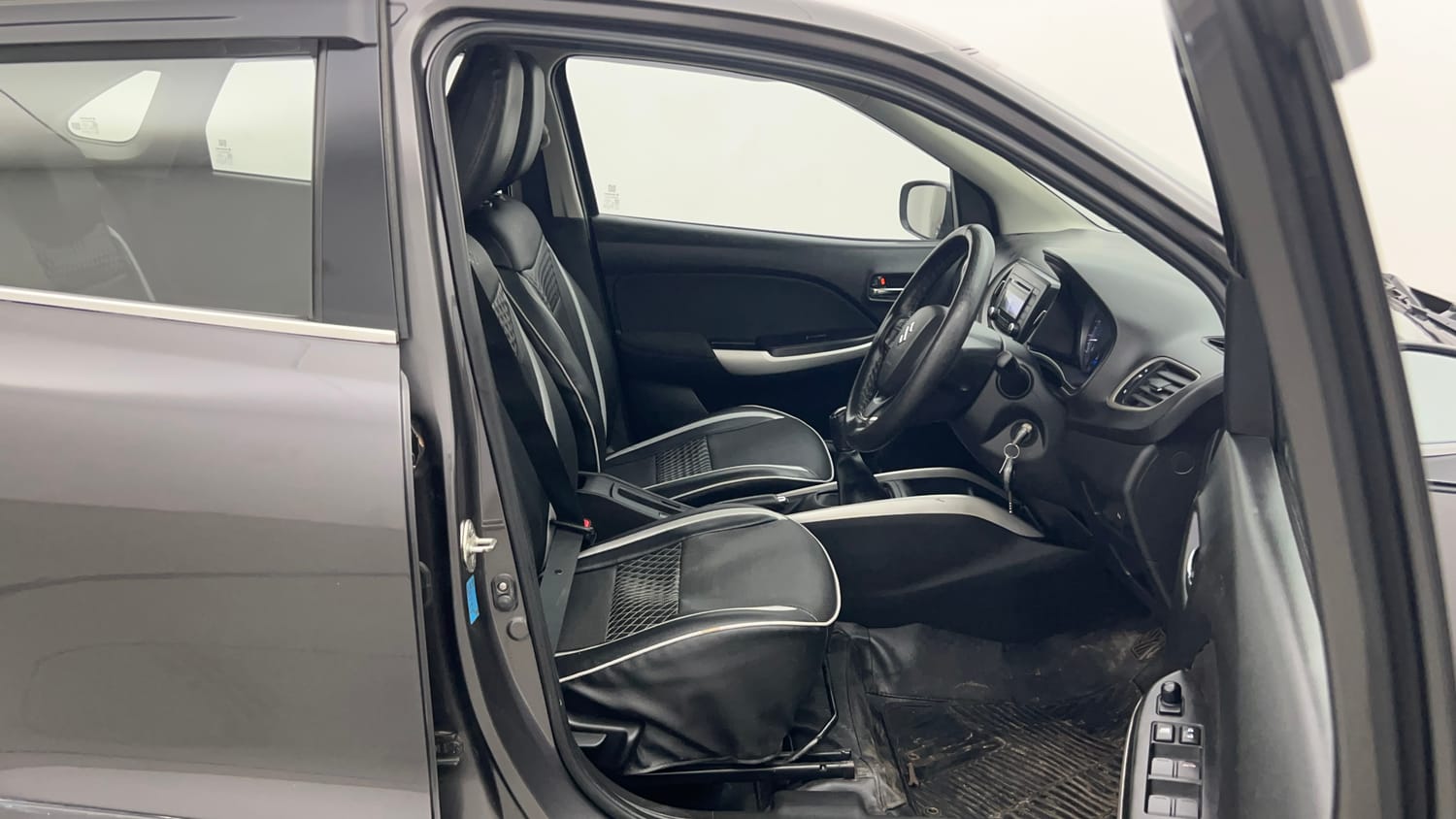 Used 2018 Maruti Suzuki Baleno Delta 1.2 Petrol Manual interior RIGHT SIDE FRONT DOOR CABIN VIEW