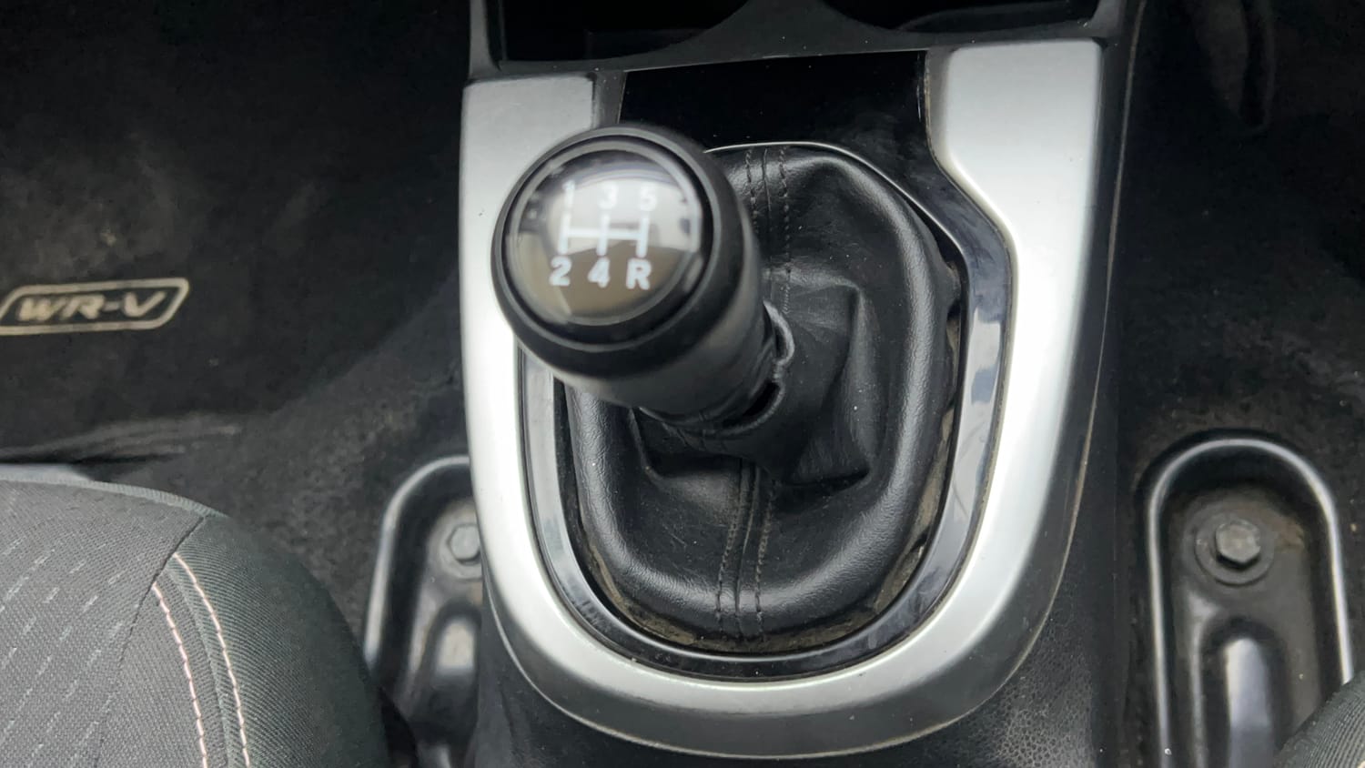 Used 2018 Honda WR-V VX MT Petrol Petrol Manual interior GEAR  KNOB VIEW