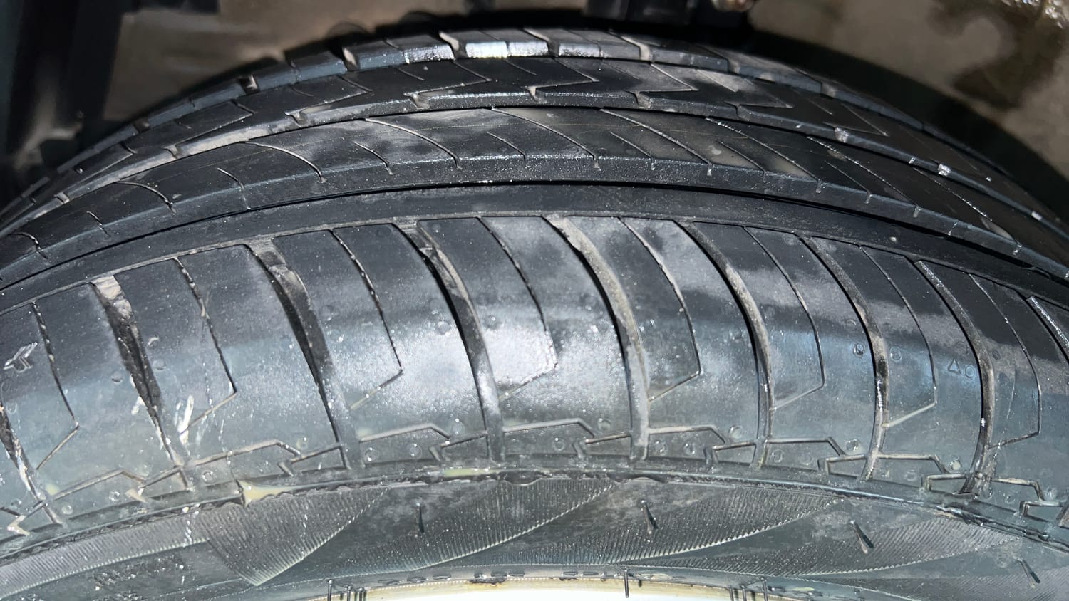 Used 2016 Maruti Suzuki Ciaz ZXi Petrol Manual tyres LEFT FRONT TYRE TREAD VIEW