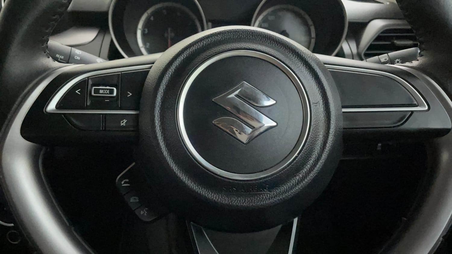 Used 2023 Maruti Suzuki Swift ZXi AMT Petrol Automatic top_features Airbags