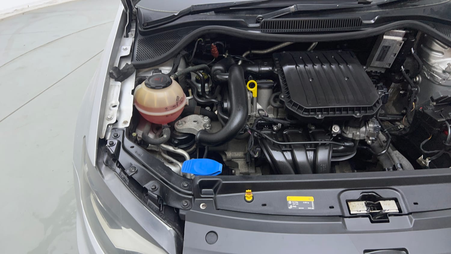 Used 2018 Volkswagen Ameo Trendline 1.0L (P) Petrol Manual engine ENGINE RIGHT SIDE VIEW
