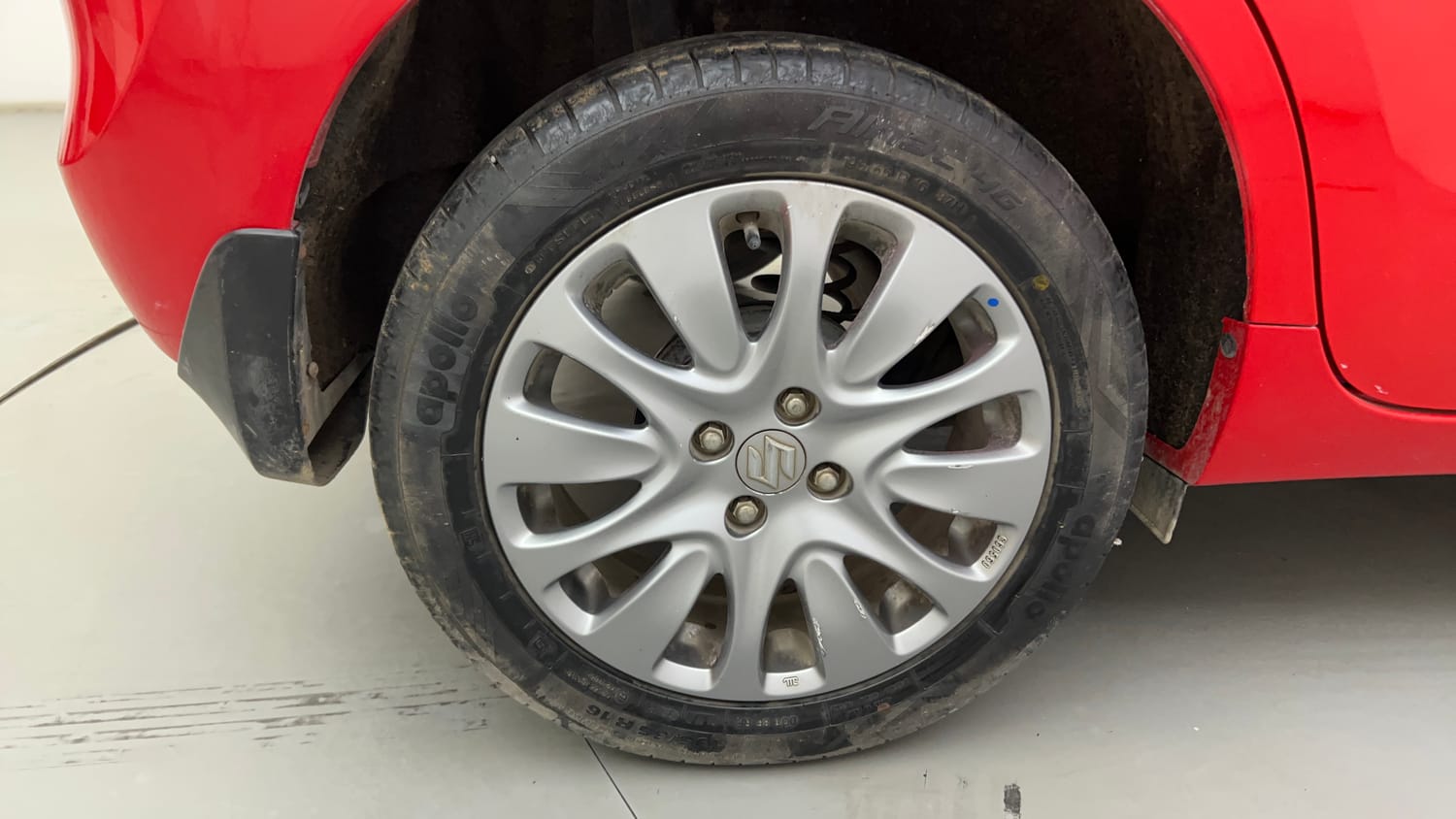 Used 2018 Maruti Suzuki Baleno Alpha 1.2 AT Petrol Automatic tyres RIGHT REAR TYRE RIM VIEW