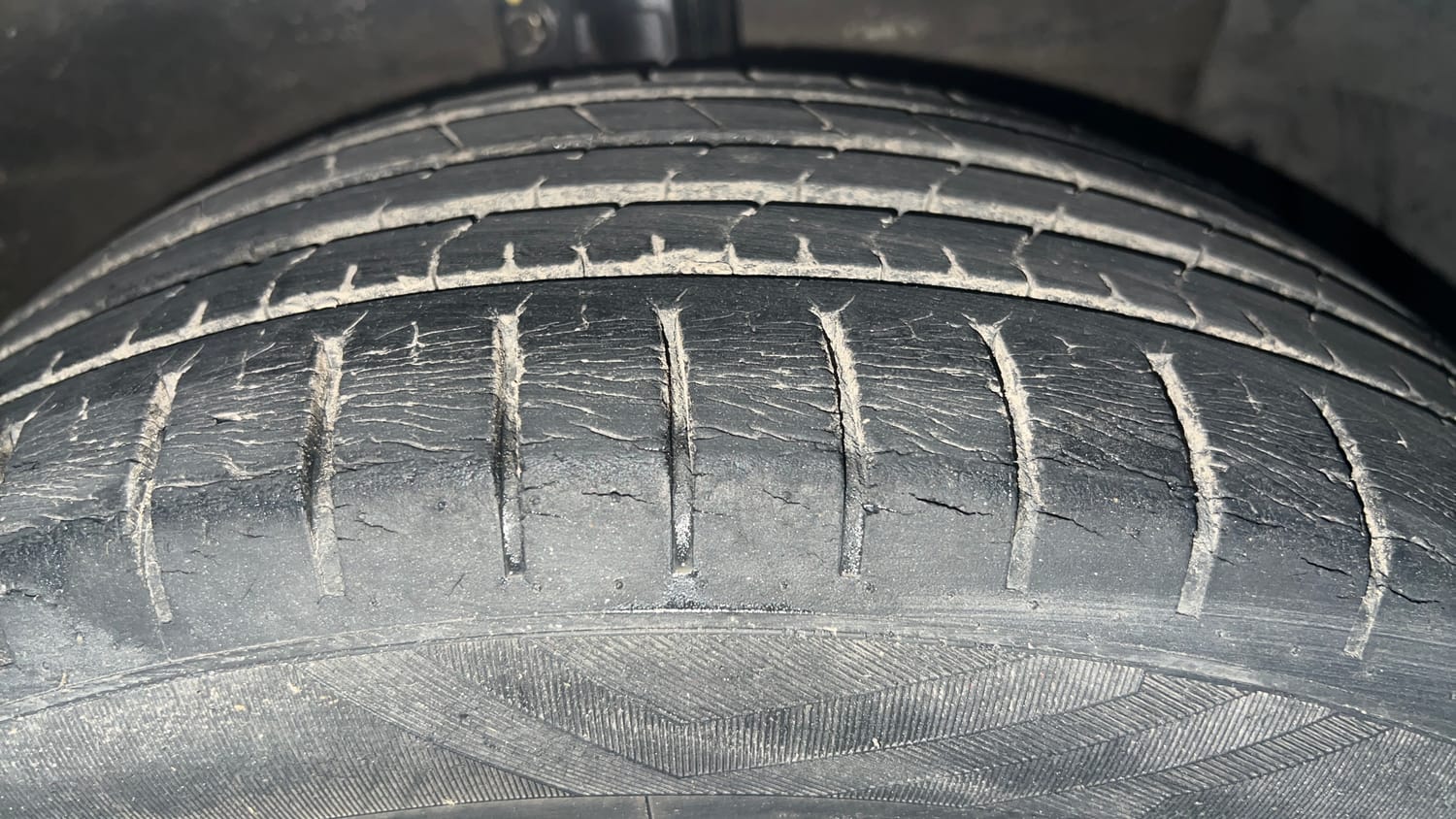 Used 2015 Maruti Suzuki Ciaz ZXI+ Petrol Manual tyres RIGHT FRONT TYRE TREAD VIEW