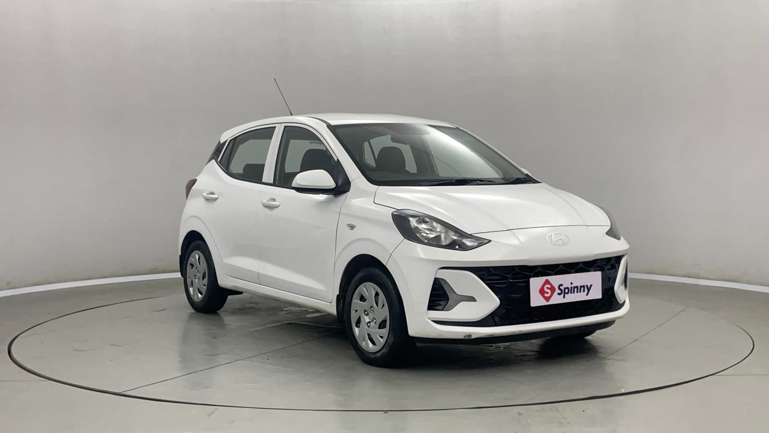 Used 2026 Hyundai Grand i10 Nios Magna 1.2 Kappa Petrol Manual exterior RIGHT FRONT CORNER VIEW