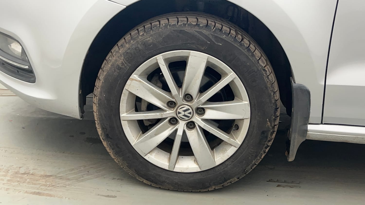 Used 2014 Volkswagen Polo Trendline 1.2L (P) Petrol Manual tyres LEFT FRONT TYRE RIM VIEW