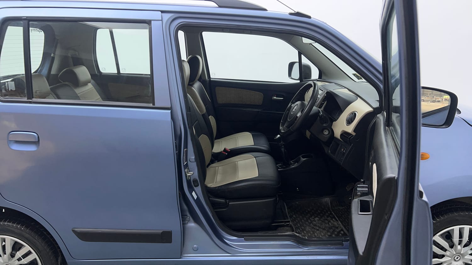 Used 2018 Maruti Suzuki Wagon R VXI Petrol Manual interior RIGHT SIDE FRONT DOOR CABIN VIEW