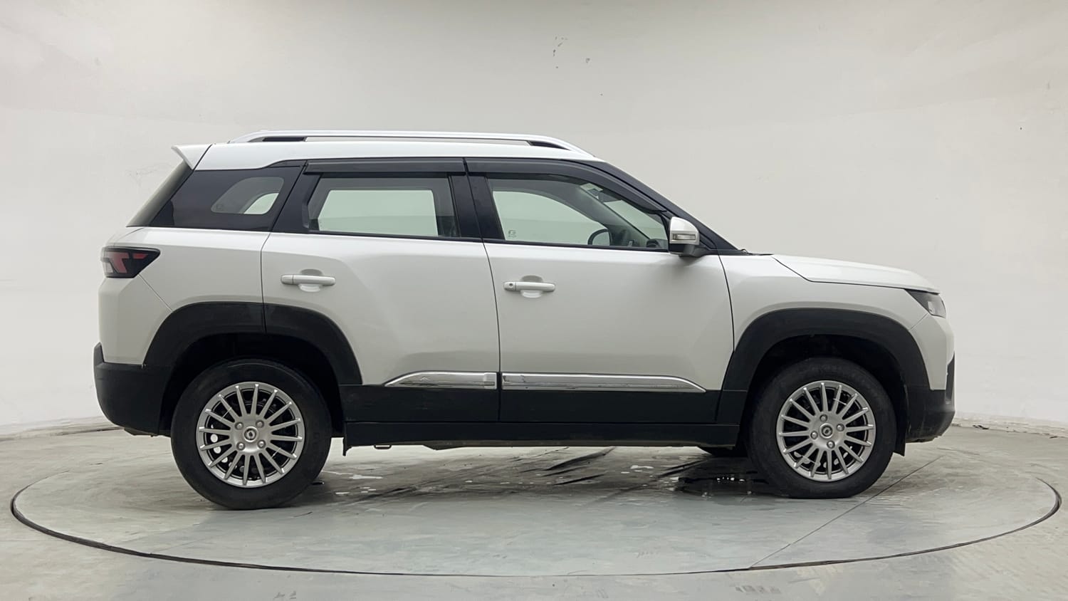 Used 2022 Maruti Suzuki Brezza VXi Petrol Manual exterior RIGHT SIDE VIEW