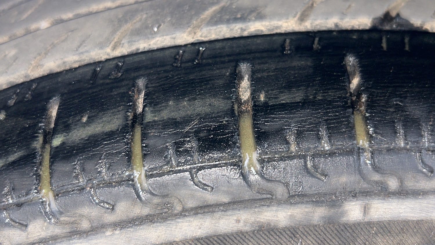 Used 2019 Maruti Suzuki Ciaz Delta Hybrid 1.5 Petrol Manual tyres LEFT FRONT TYRE TREAD VIEW