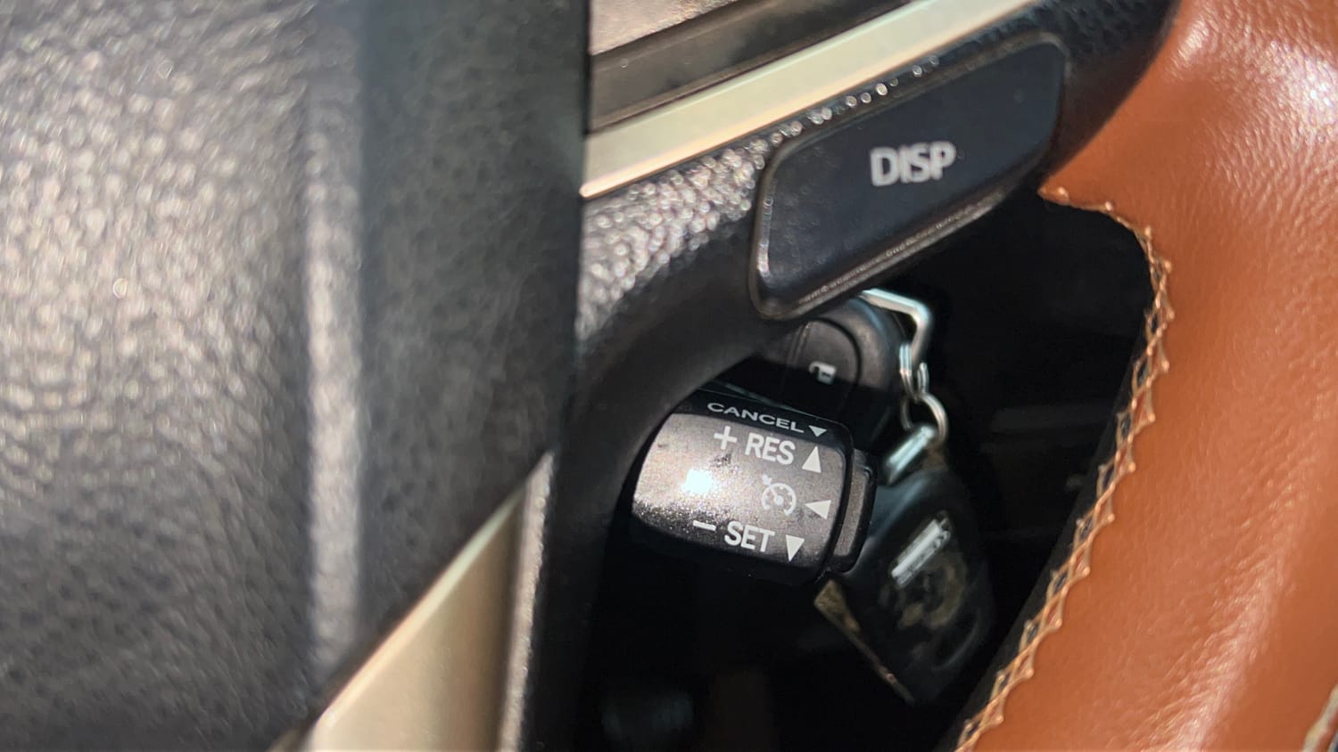 Used 2022 Toyota Innova Crysta GX 2.7 AT 7 STR Petrol Automatic top_features Cruise control