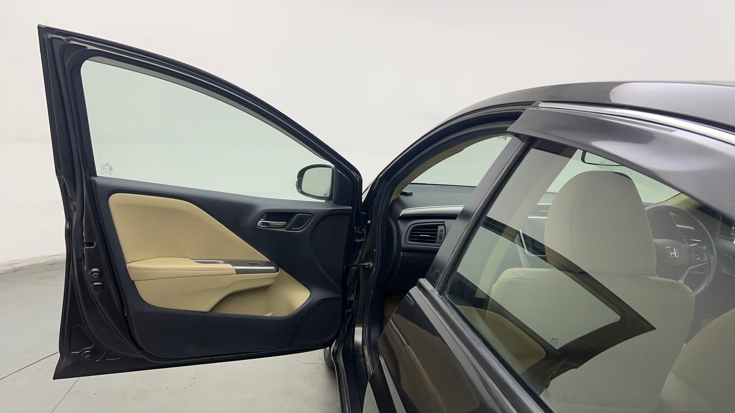 Used 2016 Honda City VX Petrol Manual interior LEFT FRONT DOOR OPEN VIEW