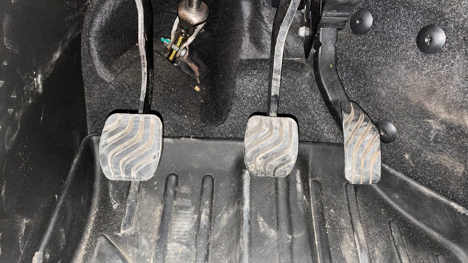 Used 2023 Renault Kiger RXT MT Petrol Manual interior PEDALS VIEW