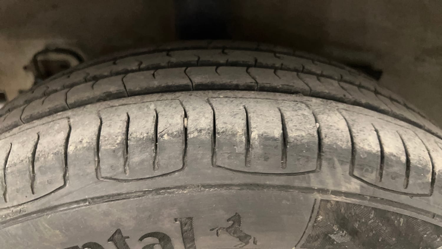 Used 2014 Hyundai Grand i10 Asta AT 1.2 Kappa VTVT Petrol Automatic tyres RIGHT REAR TYRE TREAD VIEW
