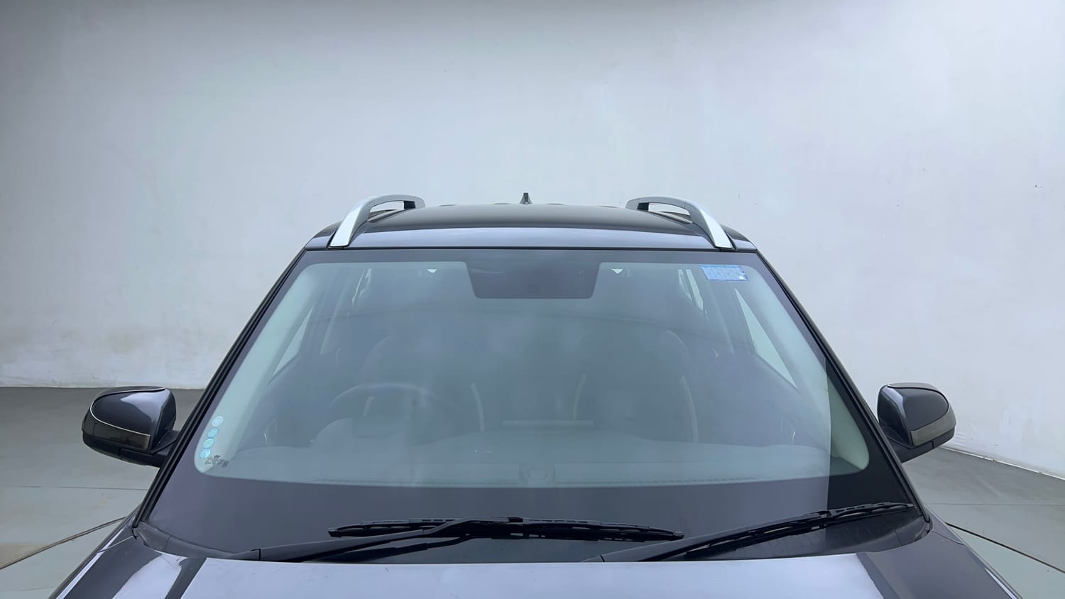 Used 2025 Hyundai Venue S (O) 1.2 Petrol Petrol Manual exterior FRONT WINDSHIELD VIEW