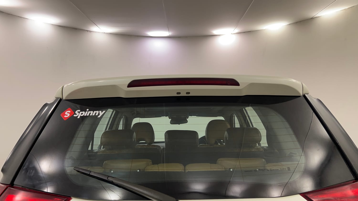 Used 2018 Mahindra XUV500 W11 Diesel Manual exterior BACK WINDSHIELD VIEW