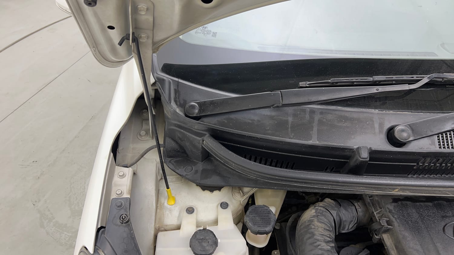 Used 2021 Hyundai Aura S 1.2 AMT Petrol Petrol Automatic engine ENGINE RIGHT SIDE HINGE & APRON VIEW
