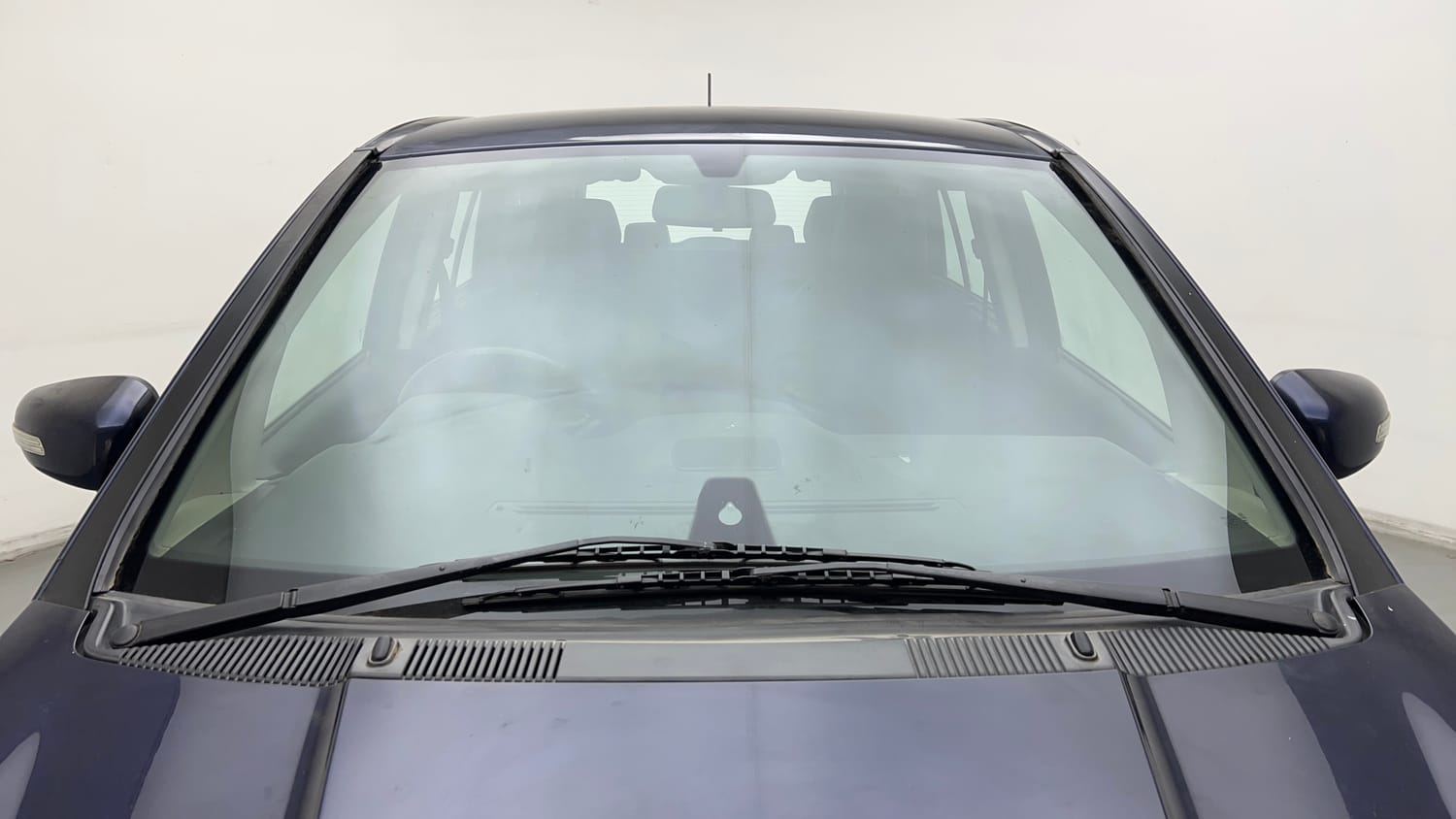 Used 2018 Tata Hexa XTA 4x2 7 STR Diesel Automatic exterior FRONT WINDSHIELD VIEW