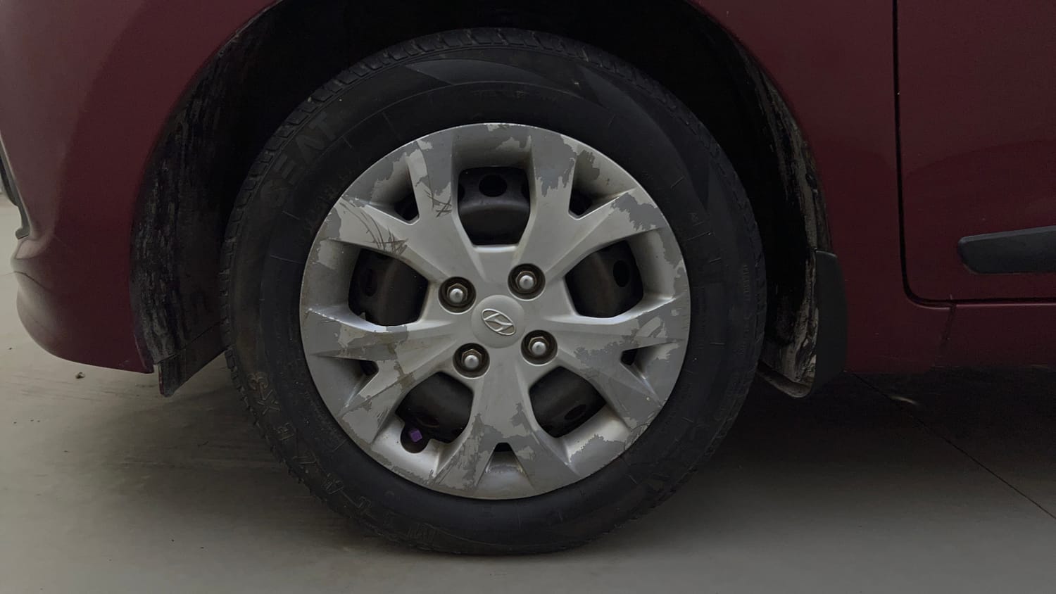 Used 2016 Hyundai Grand i10 Sportz 1.2 Kappa VTVT Petrol Manual tyres LEFT FRONT TYRE RIM VIEW