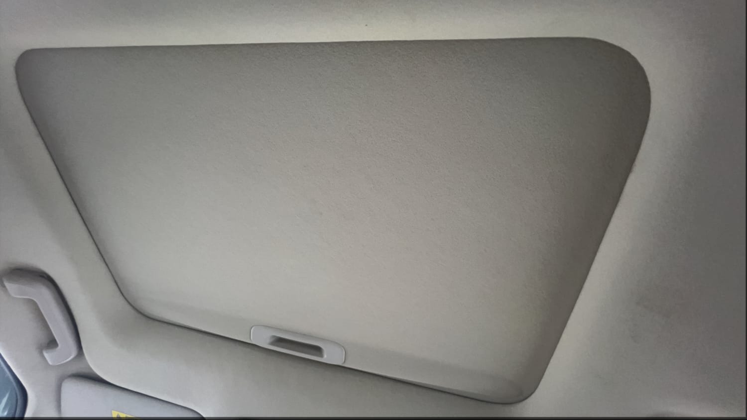 Used 2022 Mahindra XUV 300 W8 (O) 1.2 Petrol AMT Petrol Automatic top_features Sunroof