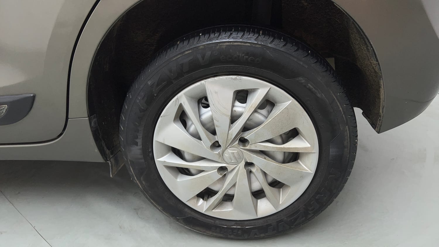 Used 2021 Maruti Suzuki Baleno Sigma Petrol Manual tyres LEFT REAR TYRE RIM VIEW