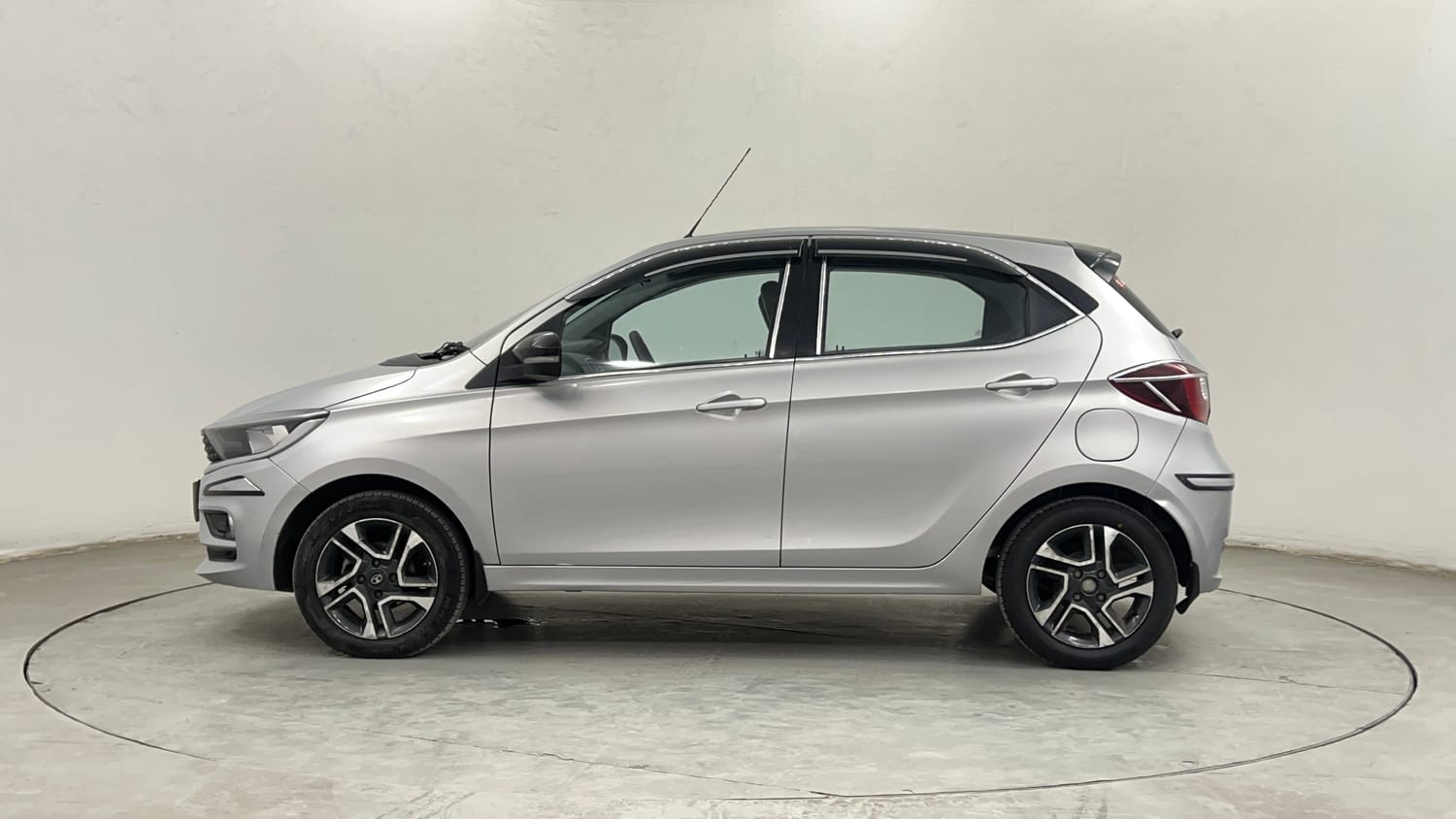 Used 2020 Tata Tiago Revotron XZ Plus Cng (outside fitted) Cng Manual exterior LEFT SIDE VIEW