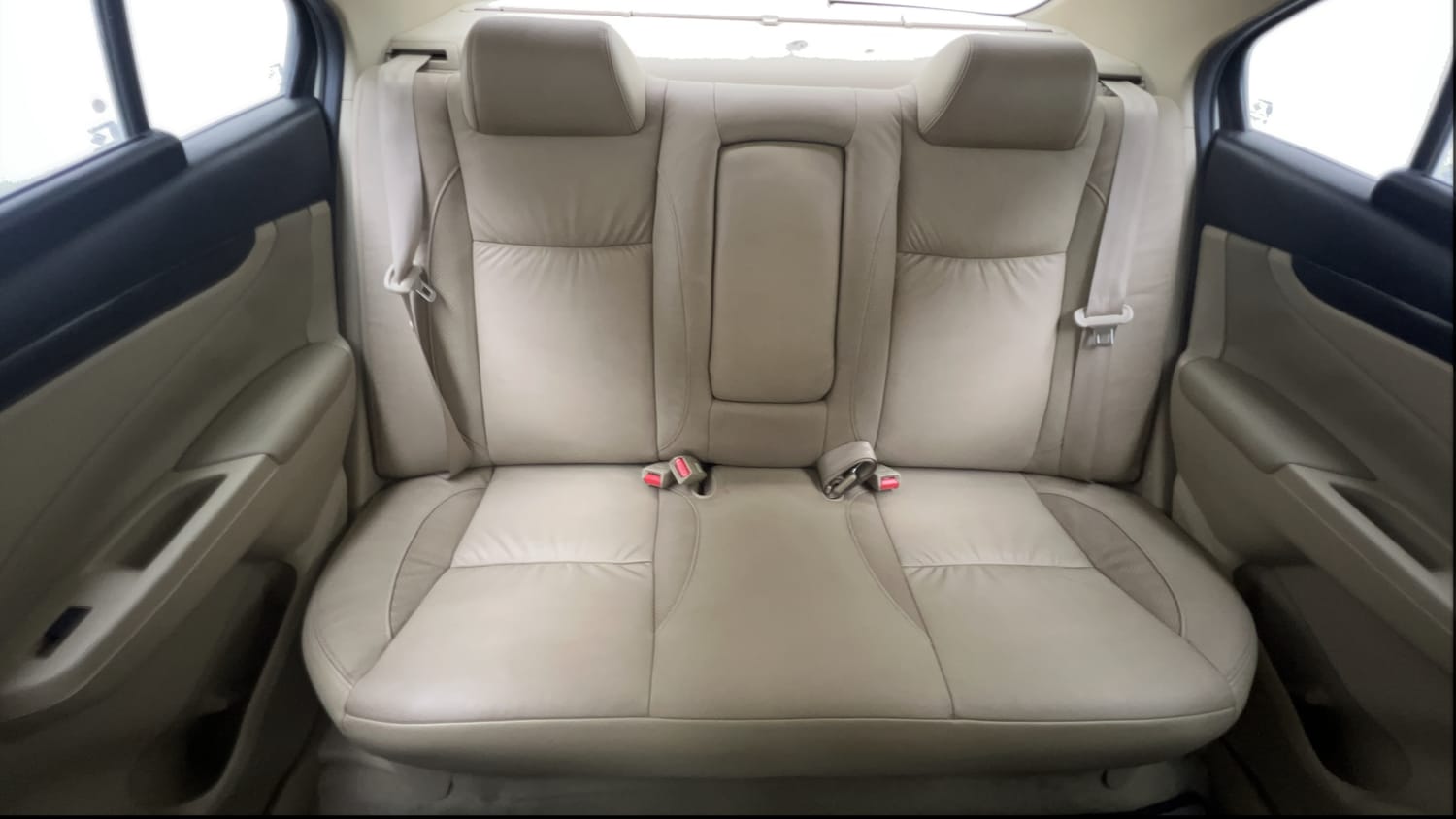 Used 2015 Maruti Suzuki Ciaz ZXI+ Petrol Manual interior REAR SEAT CONDITION VIEW