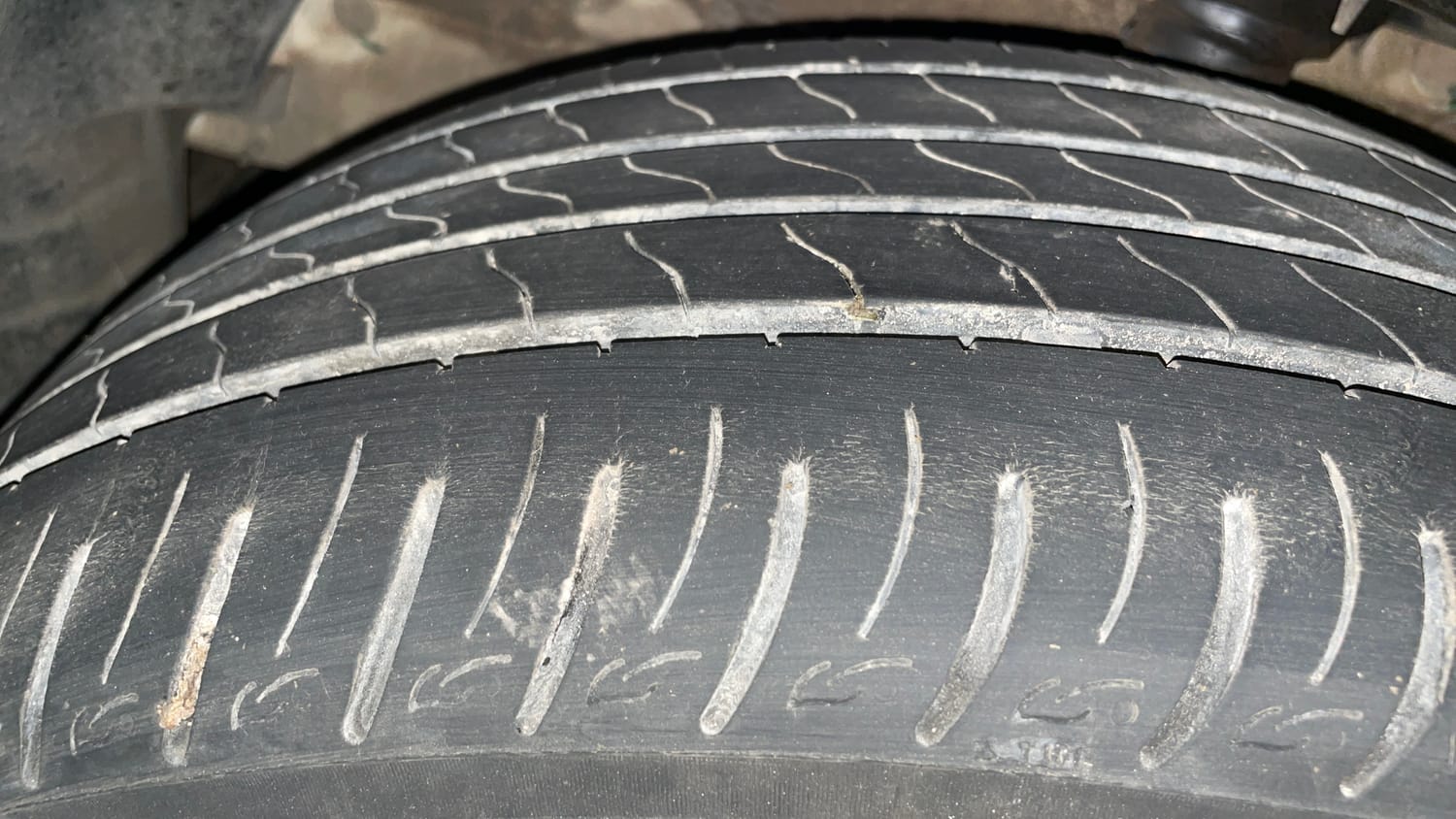 Used 2021 Mahindra XUV 300 W8 1.2 Petrol Petrol Manual tyres LEFT FRONT TYRE TREAD VIEW