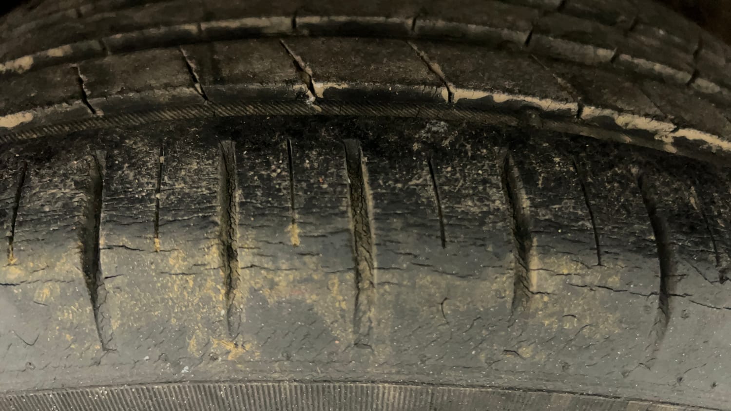 Used 2018 Maruti Suzuki Baleno Alpha 1.2 AT Petrol Automatic tyres LEFT REAR TYRE TREAD VIEW