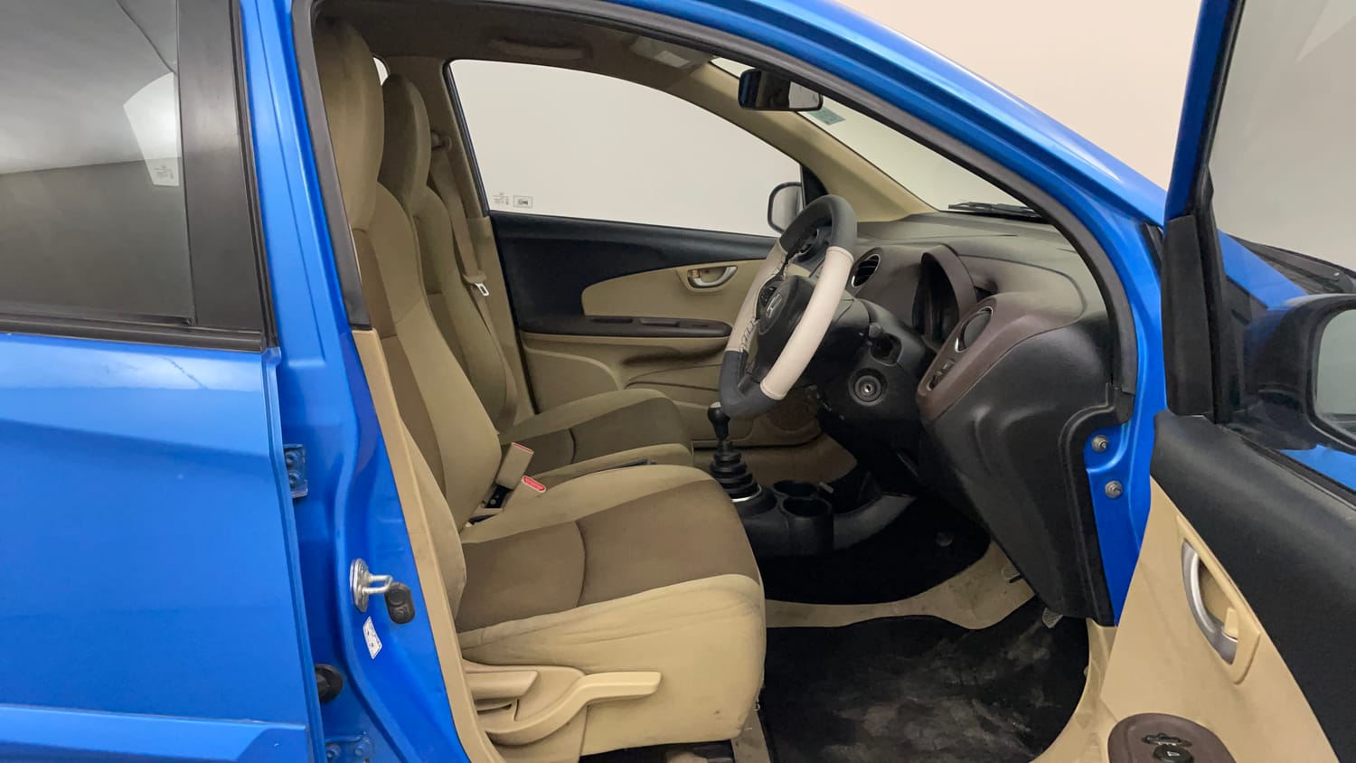 Used 2013 Honda Brio VX MT Petrol Manual interior RIGHT SIDE FRONT DOOR CABIN VIEW