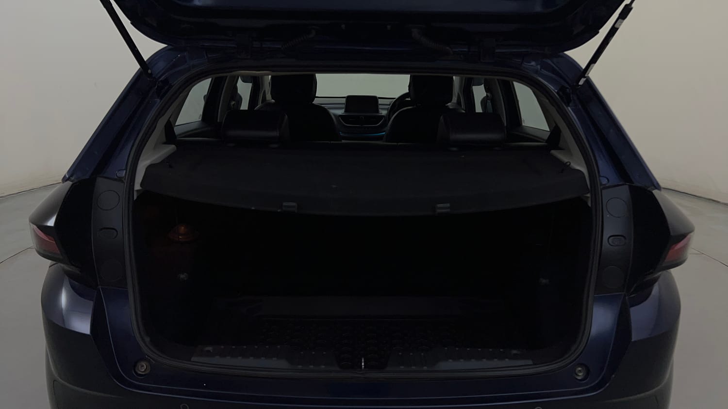 Used 2023 Tata Altroz XZ Diesel Diesel Manual interior DICKY INSIDE VIEW