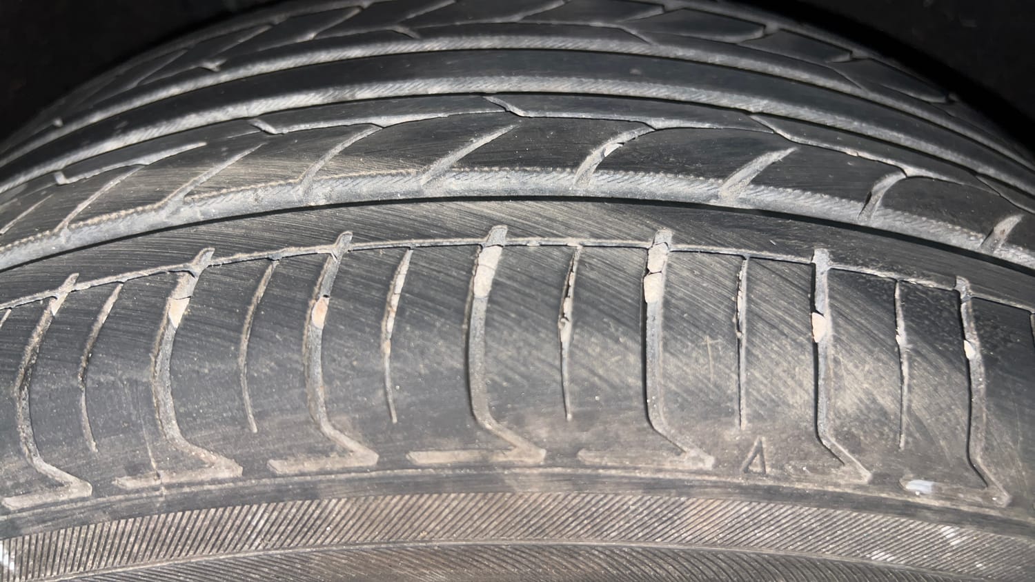 Used 2018 Maruti Suzuki Baleno Alpha 1.2 Petrol Manual tyres RIGHT REAR TYRE TREAD VIEW