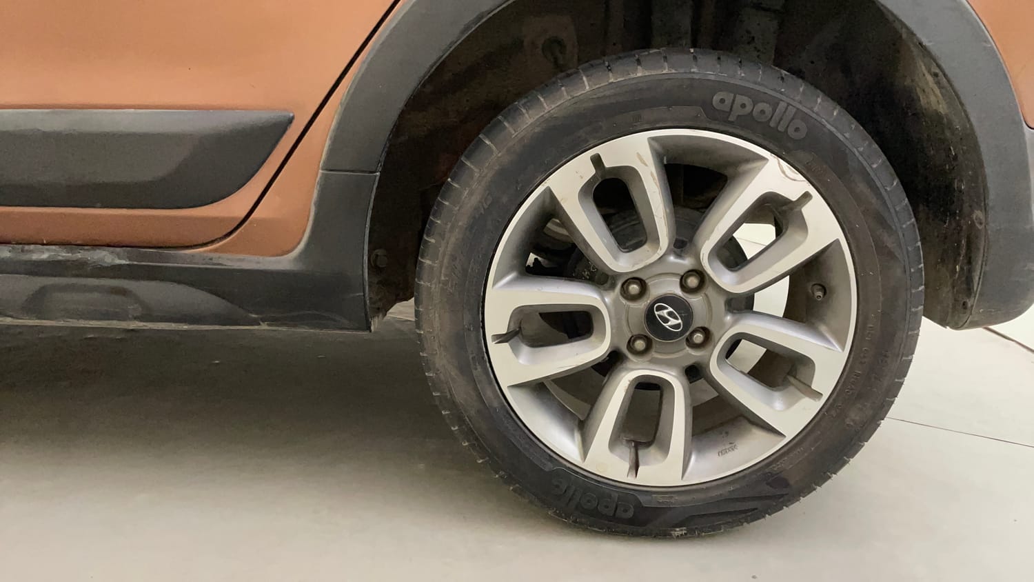 Used 2016 Hyundai i20 Active 1.2 SX Petrol Manual tyres LEFT REAR TYRE RIM VIEW