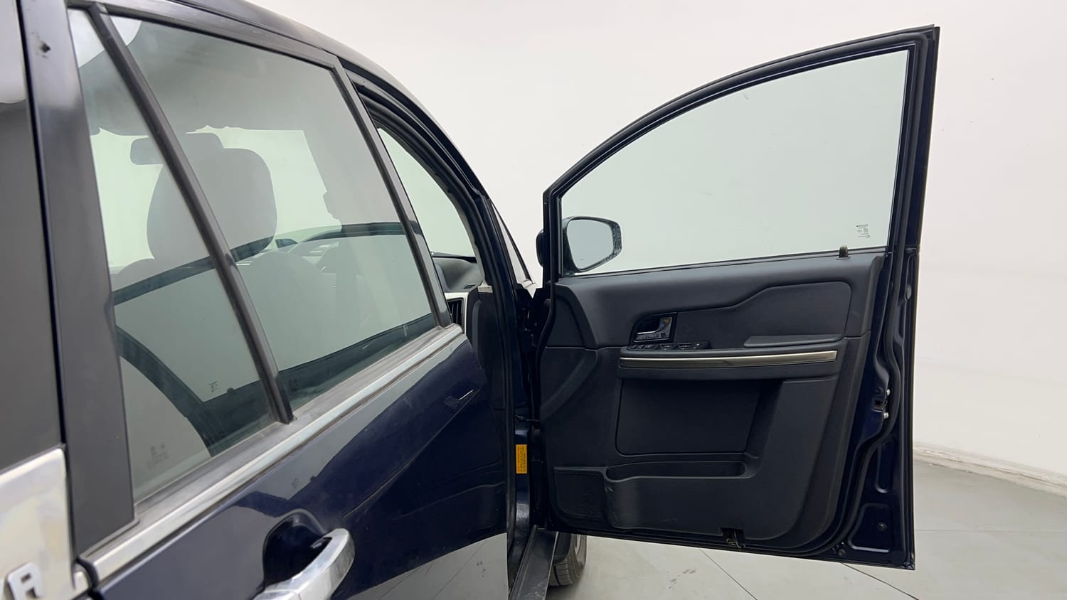 Used 2018 Tata Hexa XTA 4x2 7 STR Diesel Automatic interior RIGHT FRONT DOOR OPEN VIEW
