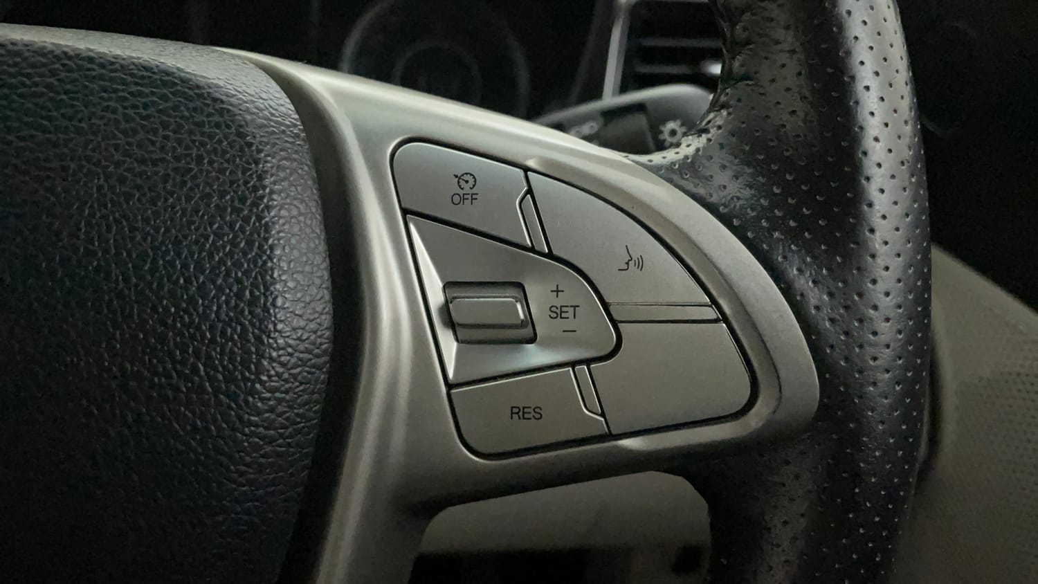 Used 2021 Mahindra XUV 300 W8 1.2 Petrol Petrol Manual top_features Cruise control