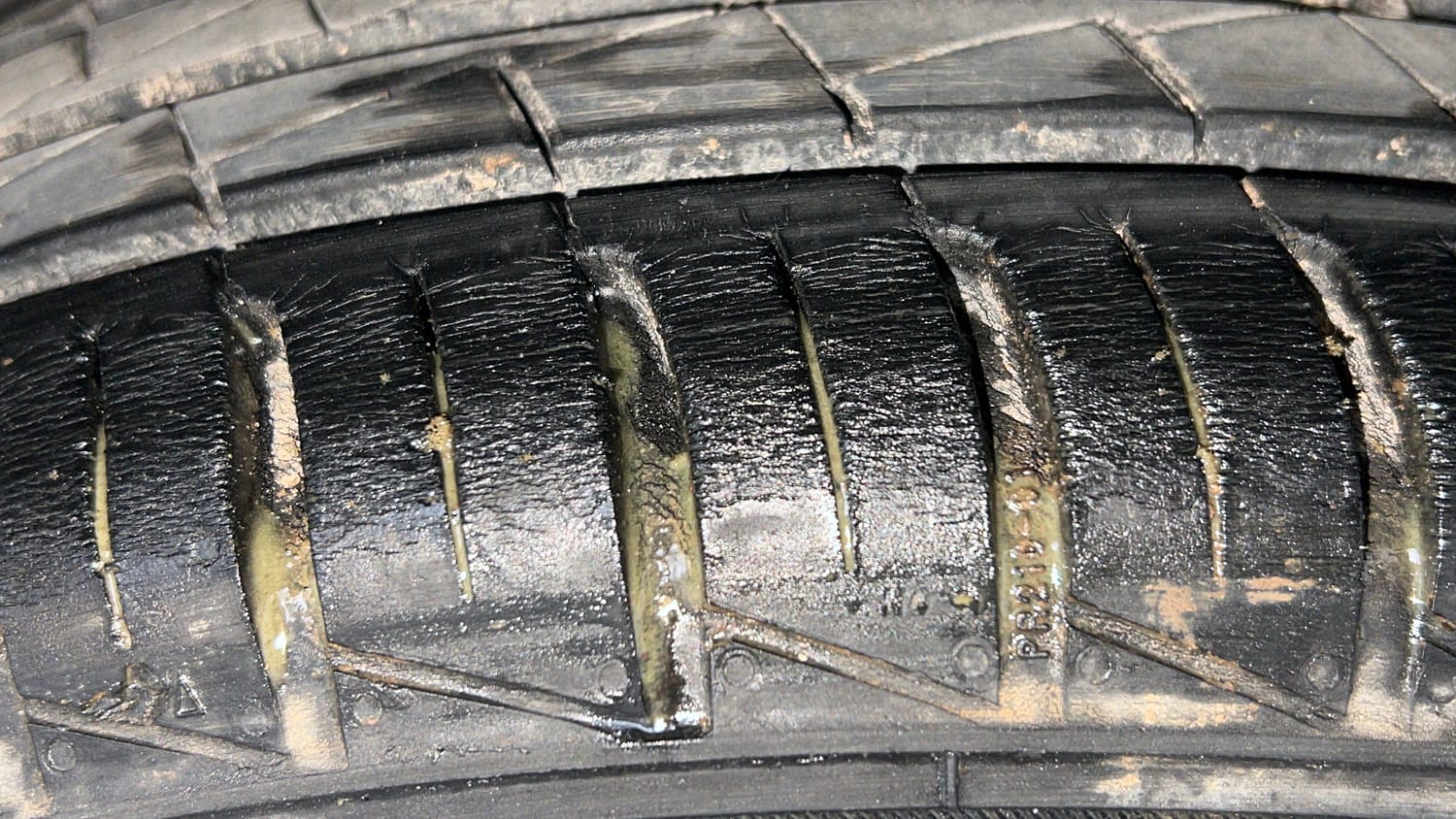 Used 2024 Renault Kwid RXT 1.0 AMT Petrol Automatic tyres RIGHT FRONT TYRE TREAD VIEW