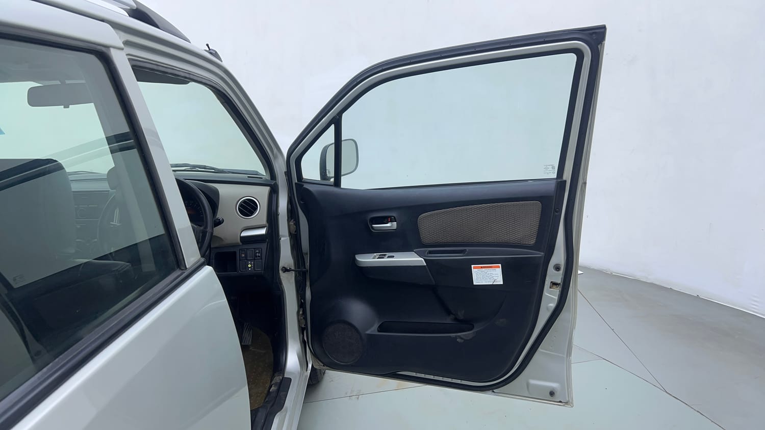 Used 2016 Maruti Suzuki Wagon R LXI CNG Cng Manual interior RIGHT FRONT DOOR OPEN VIEW