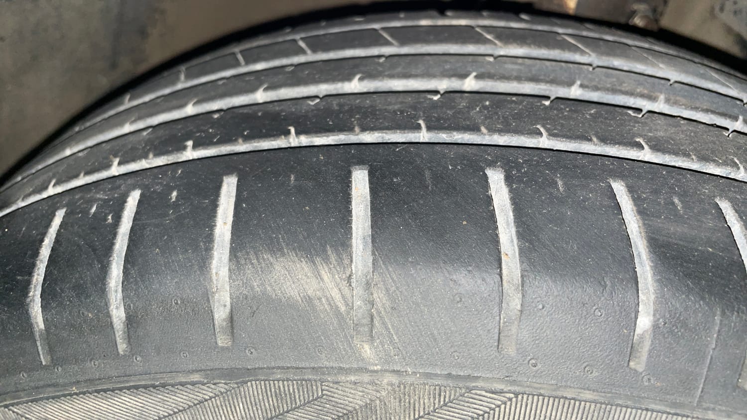 Used 2018 Maruti Suzuki Baleno Zeta 1.2 AT Petrol Automatic tyres RIGHT FRONT TYRE TREAD VIEW