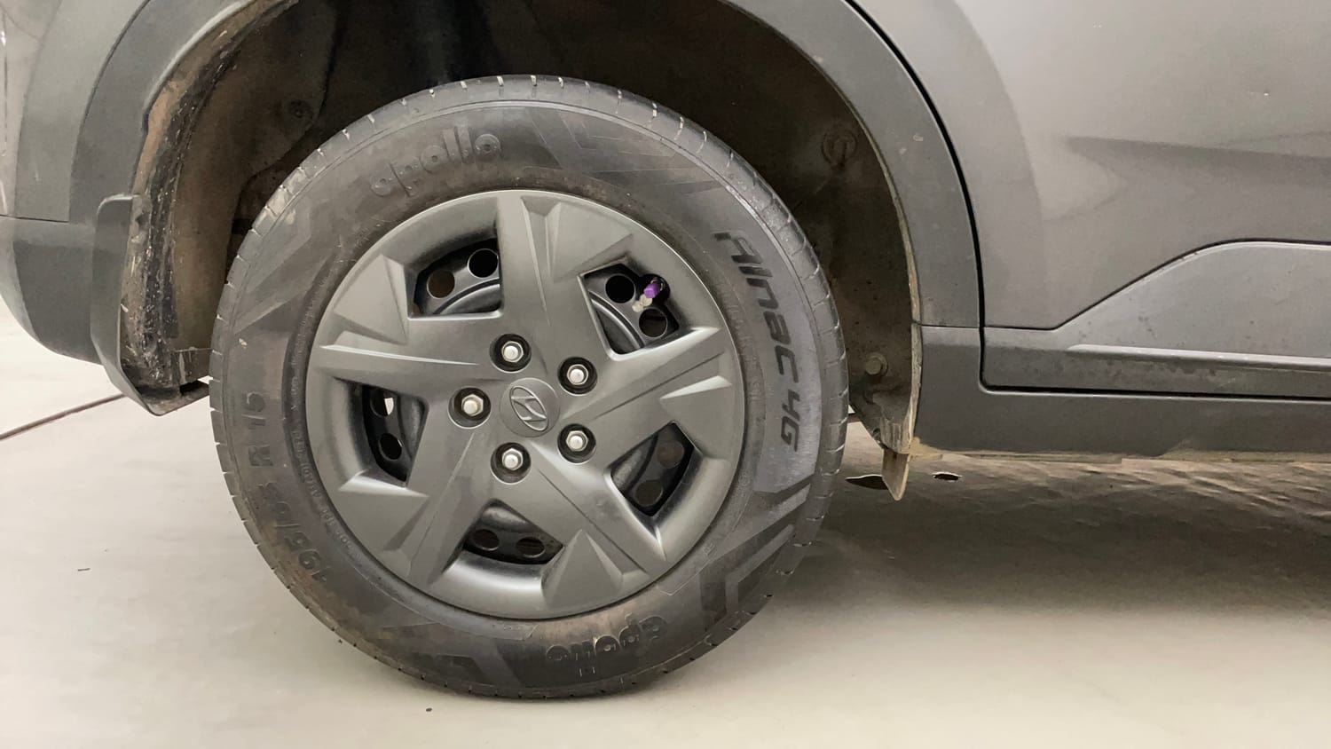 Used 2024 Hyundai Venue SX 1.2 Petrol Petrol Manual tyres RIGHT REAR TYRE RIM VIEW