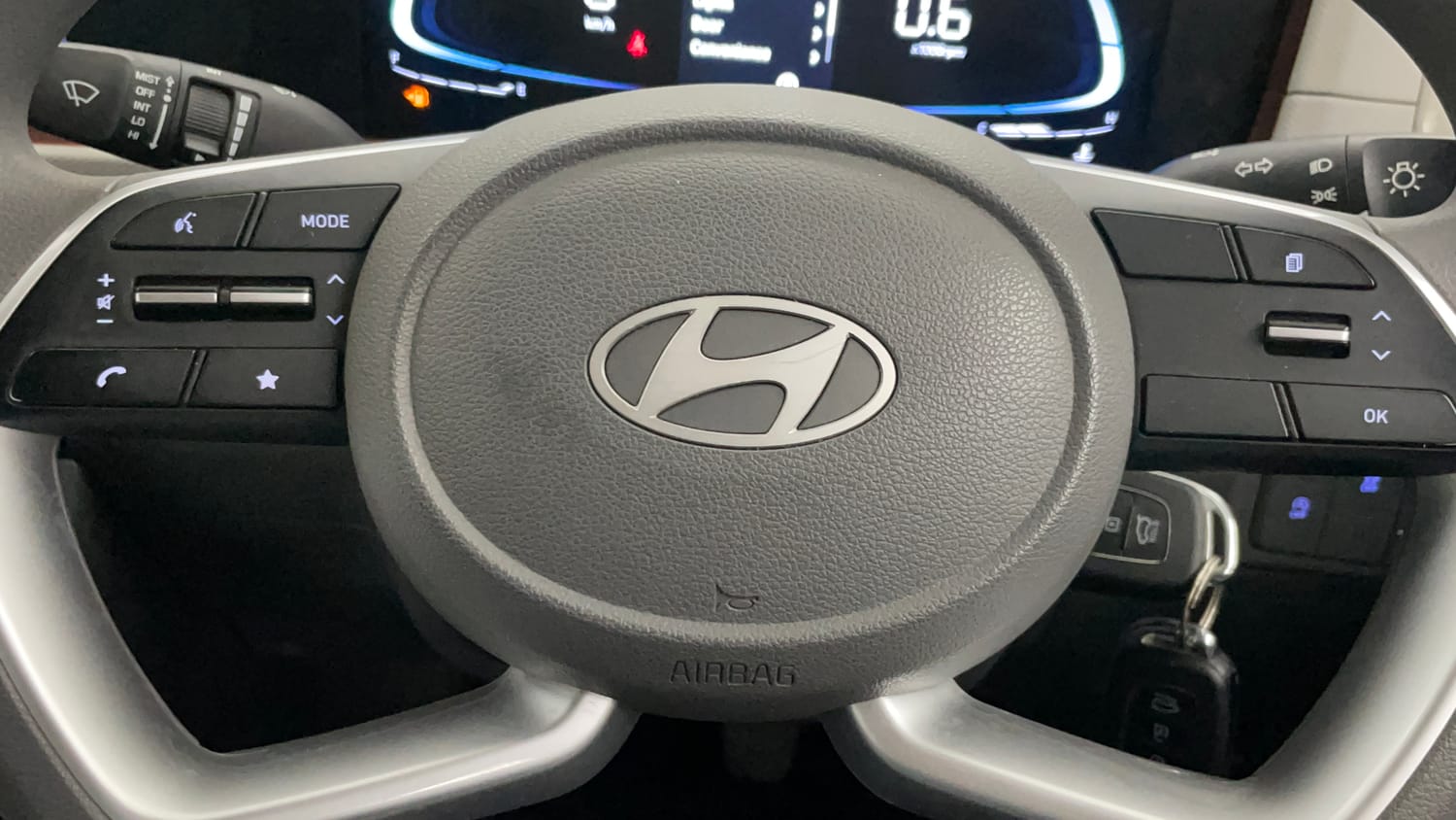 Used 2024 Hyundai Creta 1.5 MPi Petrol MT EX Petrol Manual top_features Steering mounted controls