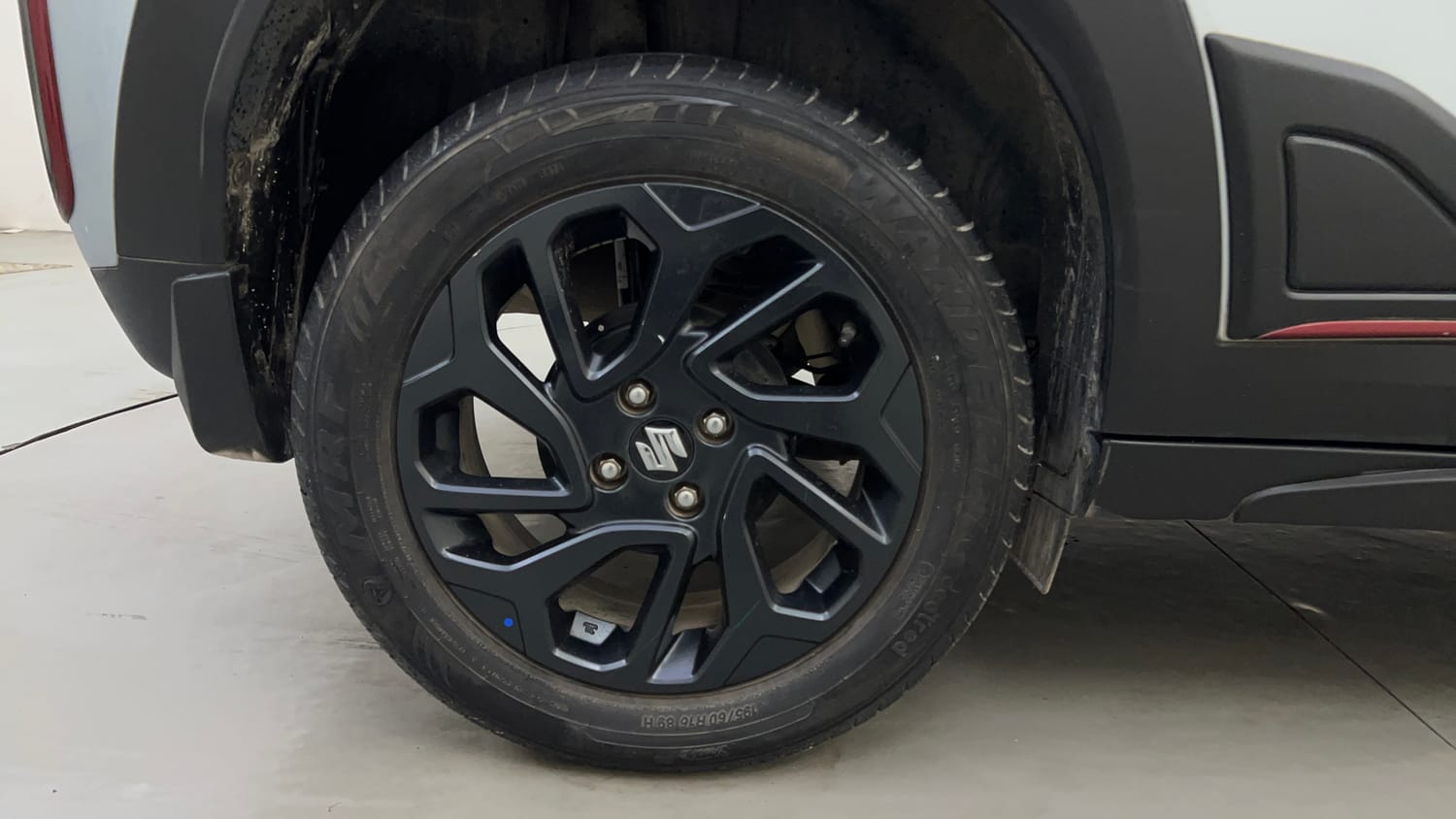 Used 2024 Maruti Suzuki Fronx Delta Plus (O) 1.2L MT Petrol Manual tyres RIGHT REAR TYRE RIM VIEW