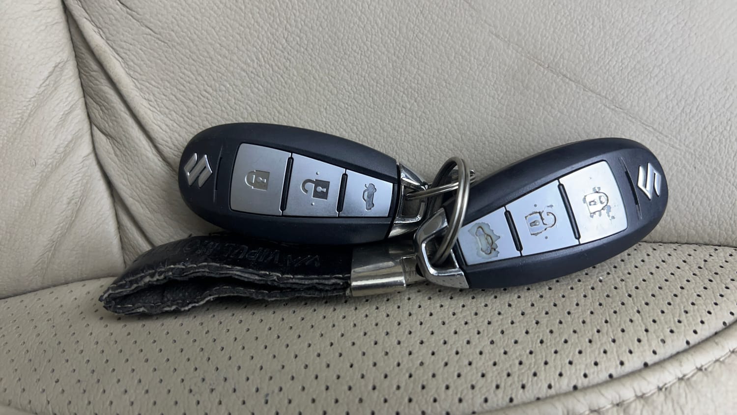 Used 2018 Maruti Suzuki Ciaz Alpha Hybrid 1.5 AT Petrol Automatic extra CAR KEY VIEW