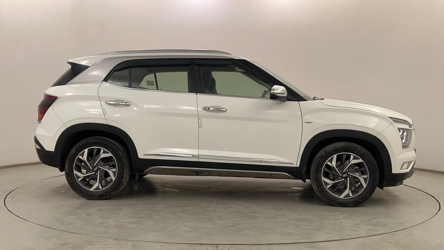 Used 2023 Hyundai Creta SX (O) 1.5 Petrol IVT Petrol Automatic exterior RIGHT SIDE VIEW